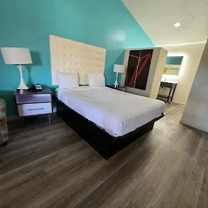 Howard Johnson By Wyndham Airport/downtown Area Hotel